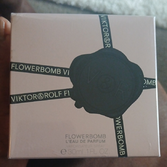 Viktor & Rolf Accessories - NWT VIKTOR ROLF FLOWERBOMB